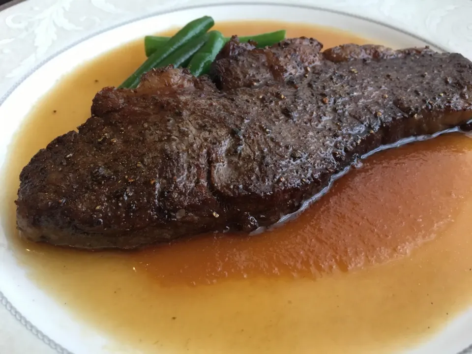 昼食はサーロインステーキ🥩食して夏バテ予防対策|フージさん