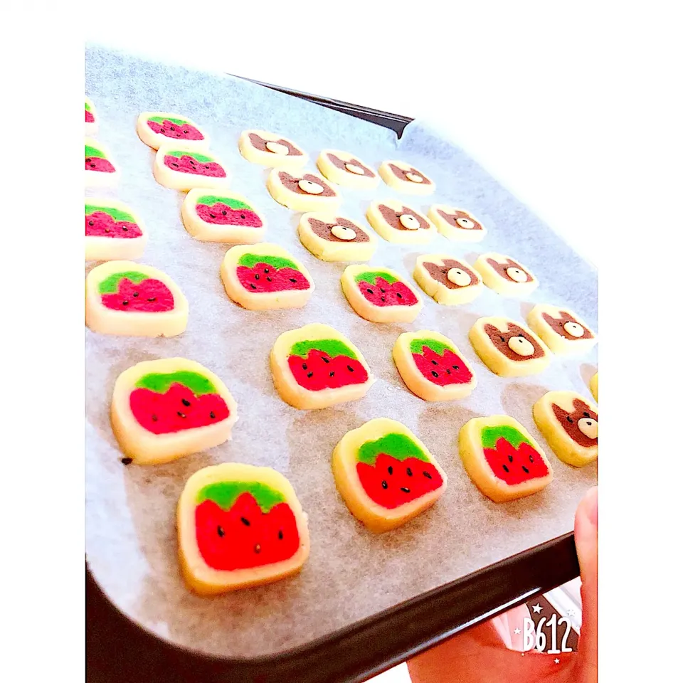 いまから焼きます♡
イチゴちゃんとくまさんクッキー🍓🐻|みおさん