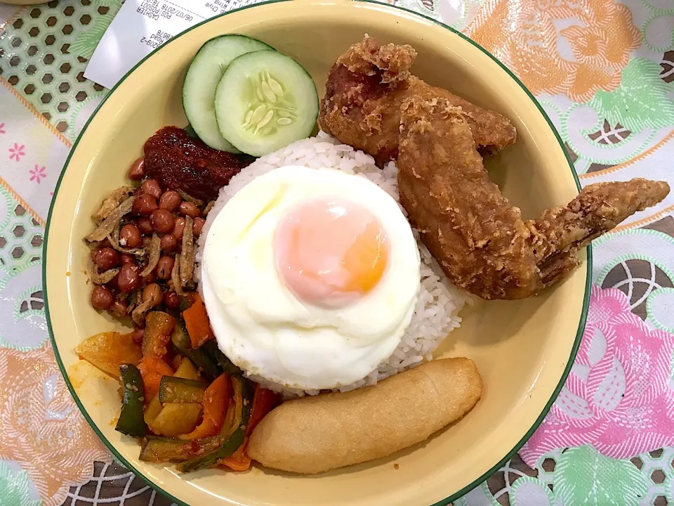 Nasi lemak @ Old Chang Kee|Ong Sor Fernさん