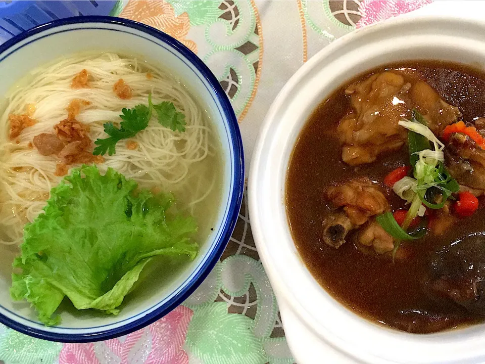 Sesame chicken with mee sua @ Old Chang Kee|Ong Sor Fernさん