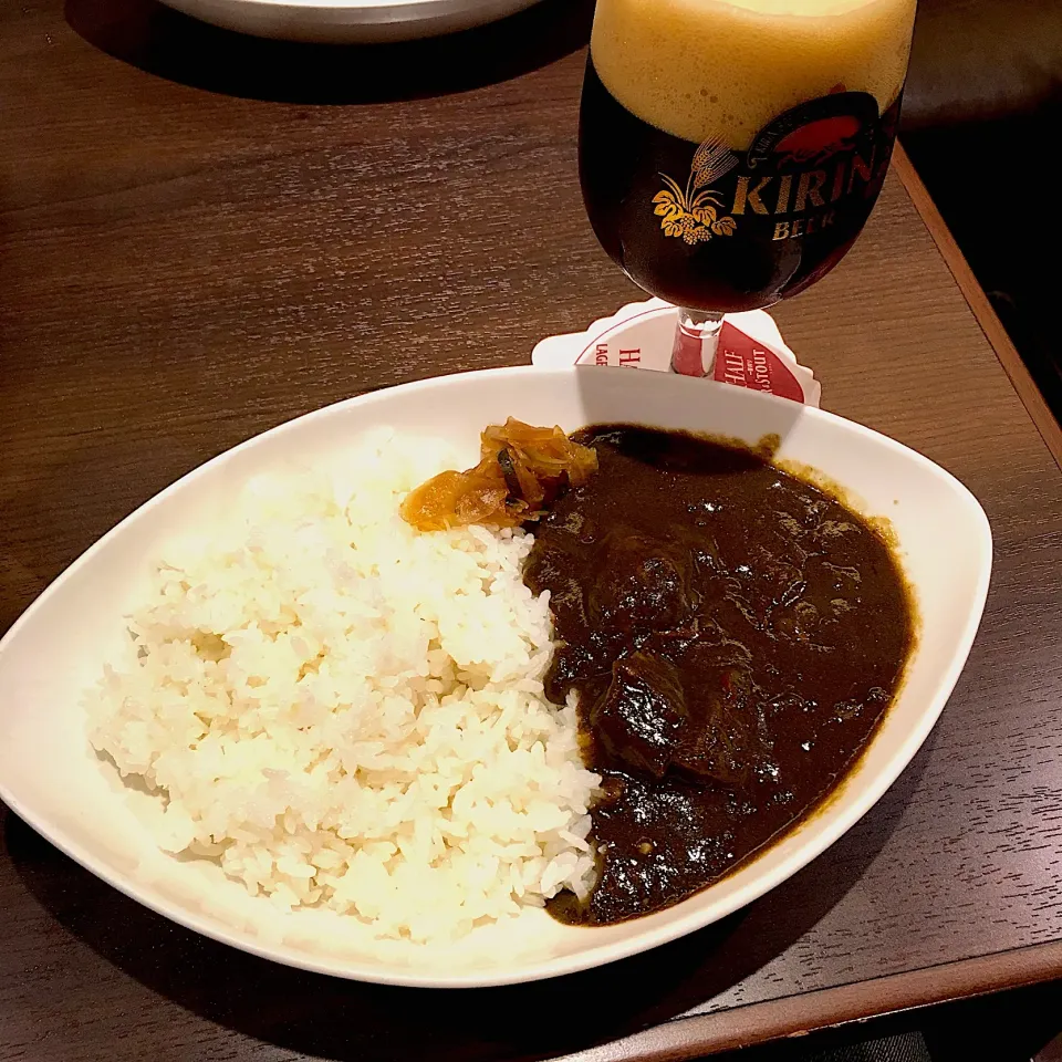 七夕昼ごはん‼︎ 7 July
 #昼ごはん  #土曜日  #大阪  #梅田  #カレーライス  #黒ビール #Kirin-City|Yoshinobu Nakagawaさん