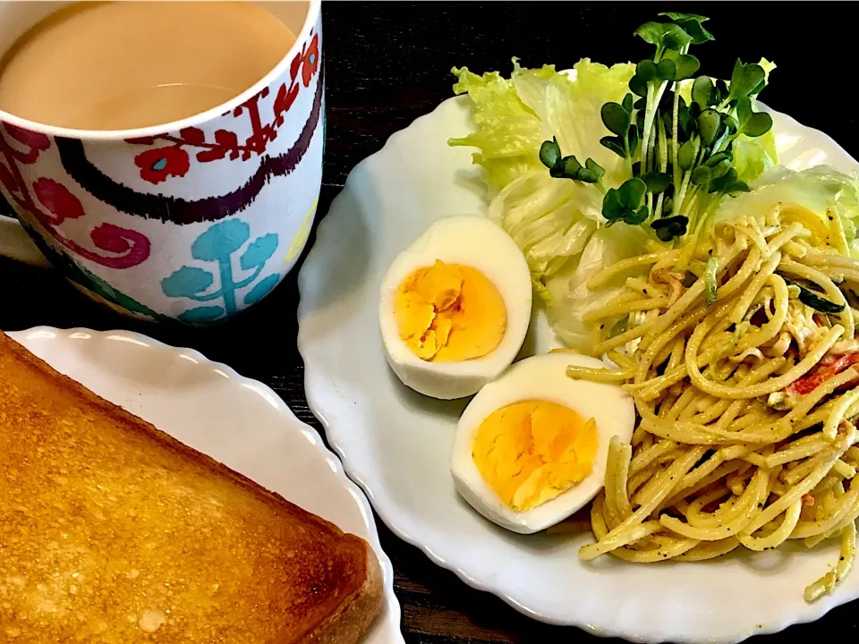 今日のモーニングセット
#昨夜の残り物
#カレー風味スパサラ
#ミルクコーヒーで|mottoさん