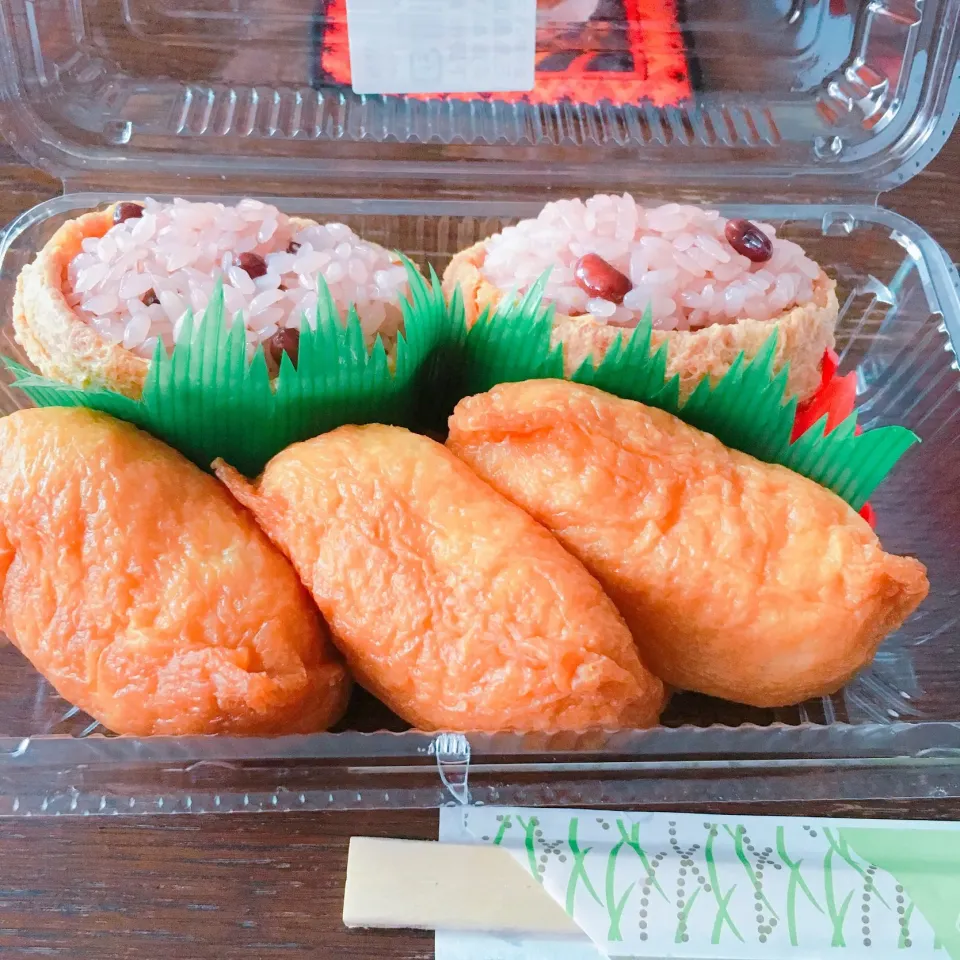 Snapdishの料理写真:赤飯おいなりさん|みぃさん