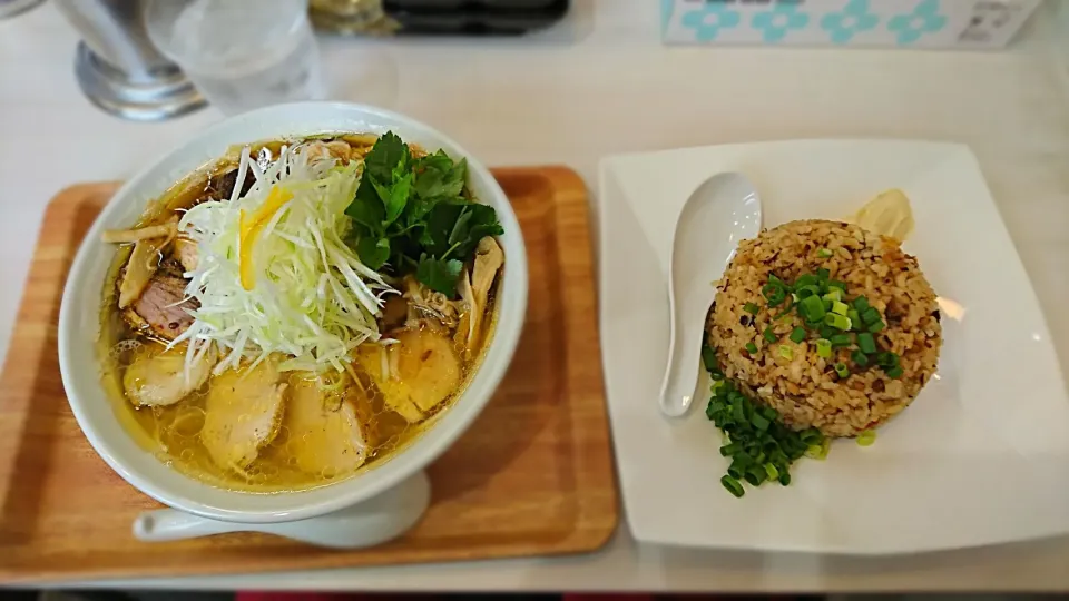 鶏蕎麦かかし 鶏塩蕎麦チャーシューと炊き込みチャーシューご飯|ミナミ ヒロヤさん