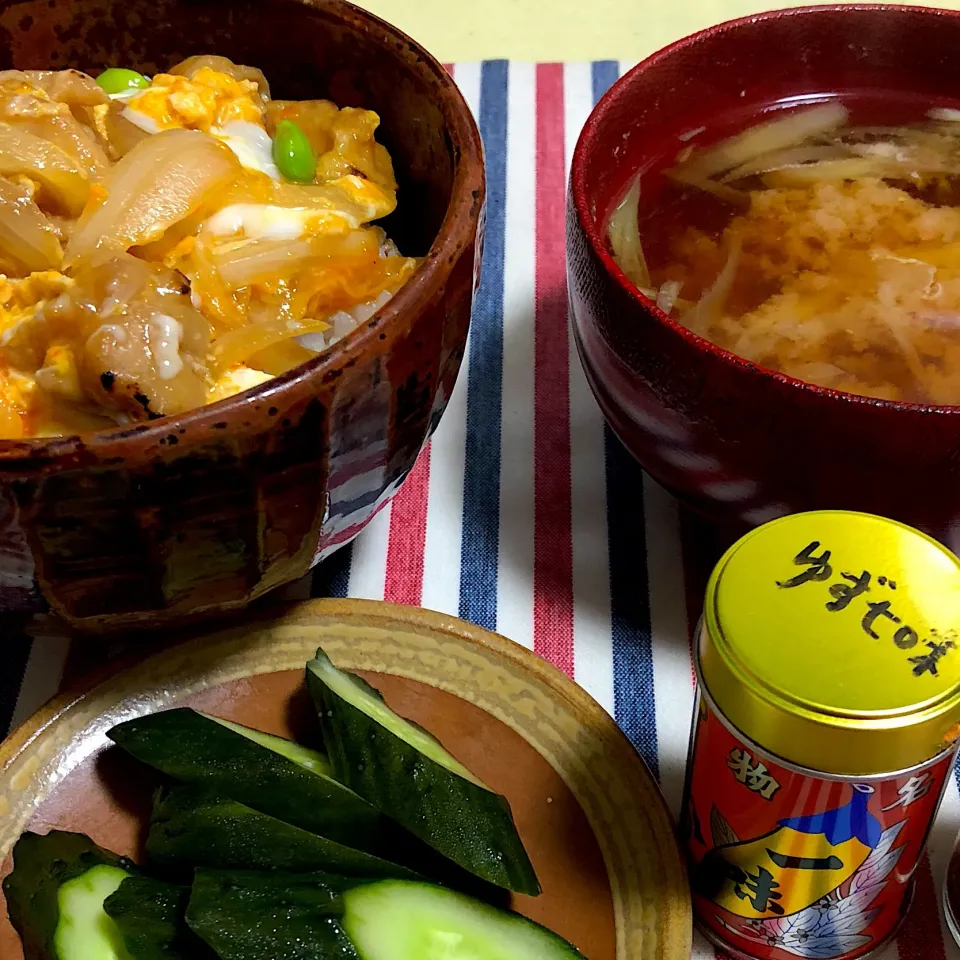 Snapdishの料理写真:焼き鳥親子丼と胡瓜ぬか漬け|Noriyuki Saitoさん