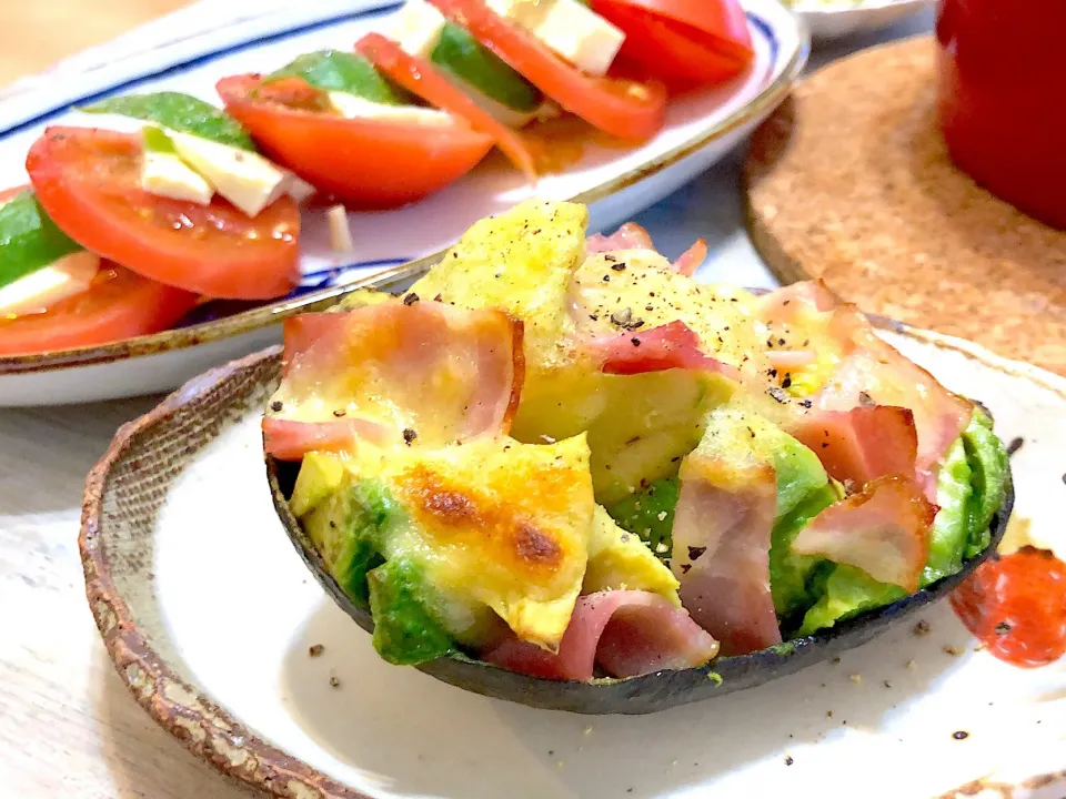 アボカドとベーコンのチーズ焼き🥑|LaLamamaさん