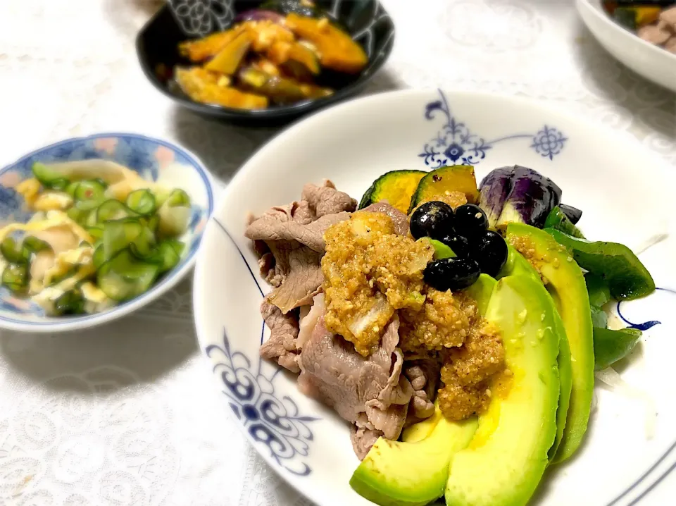 Snapdishの料理写真:アボカド🥑と夏野菜揚げの牛しゃぶサラダ|FKTMPさん