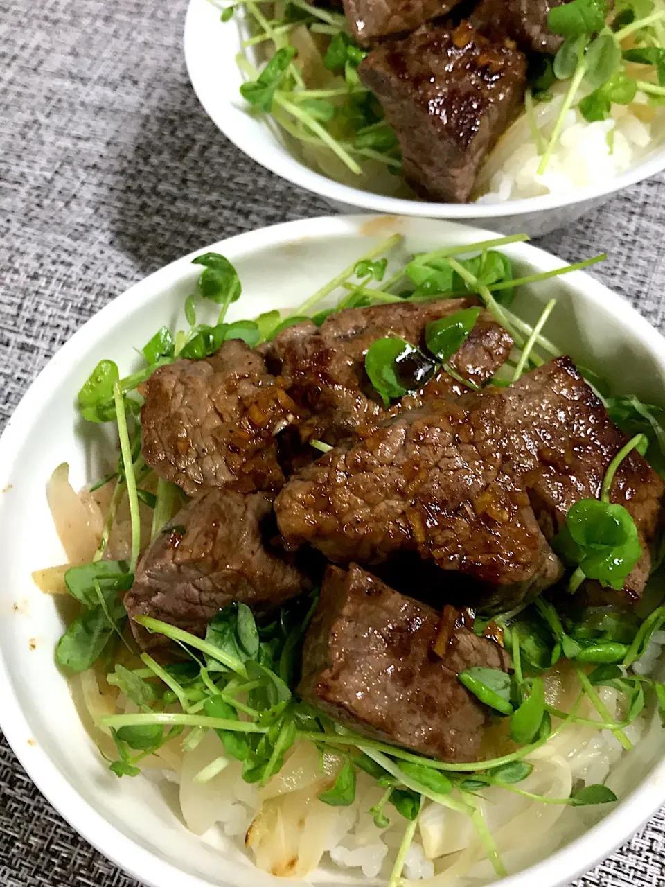 黒毛和牛でコロコロステーキ丼🐄|あまねこ🌿さん