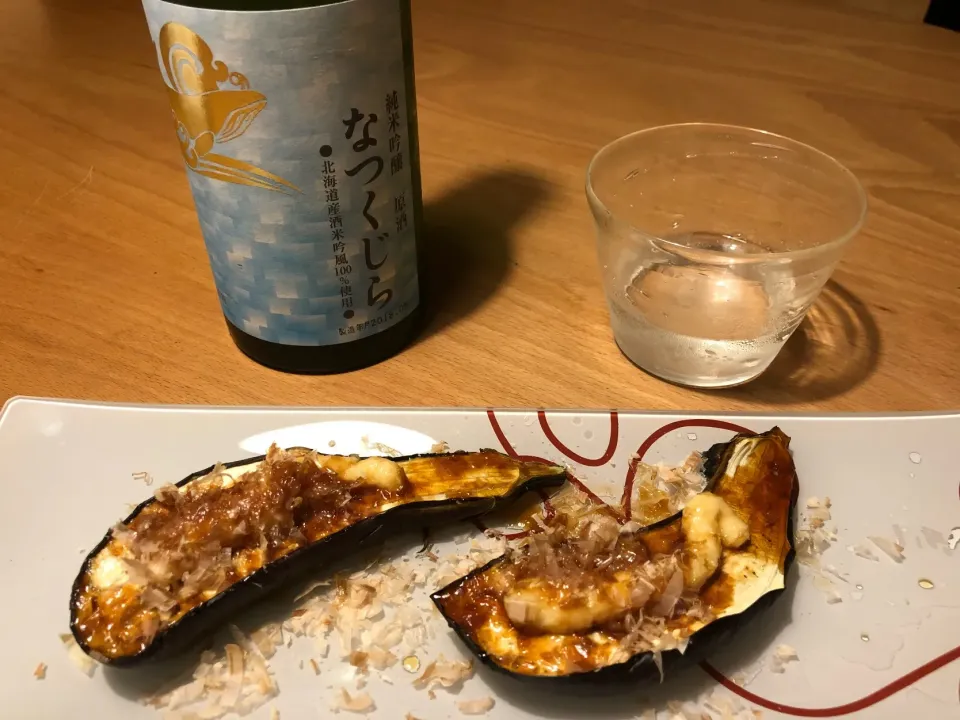 今夜の家呑み  焼き茄子生姜と鰹節のしょう油風味 #家呑み|角康広さん