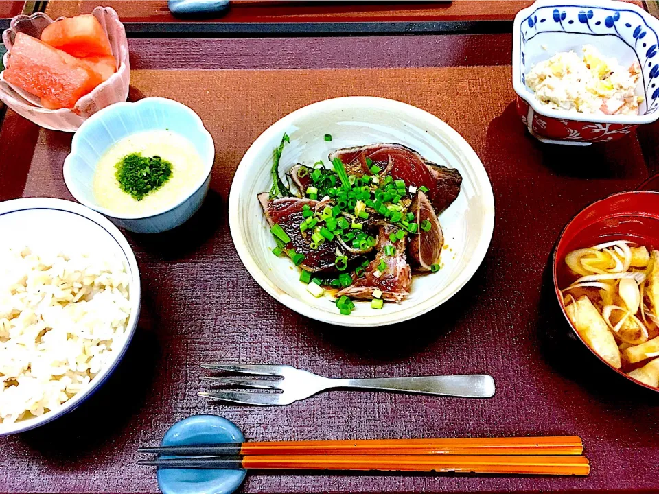 七夕メニュー🎋 麦とろごはんランチ かつおのタタキ付き
#七夕料理  #かつおのたたき  #高知県直送  #麦とろご飯  #もち麦ご飯  #赤だしお味噌汁   #すいか🍉  #高齢者住宅|sakumaさん