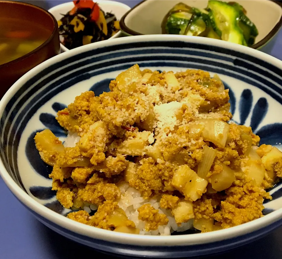 朝ごはん☀️☀️🔆
高野豆腐のドライカレー🍛|ぽんたさん