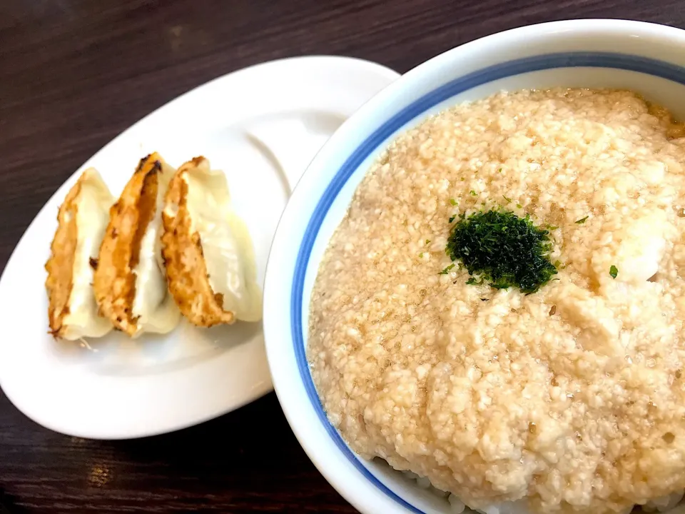 Snapdishの料理写真:とろろご飯普通盛り、餃子3個のランチセット|きらさん