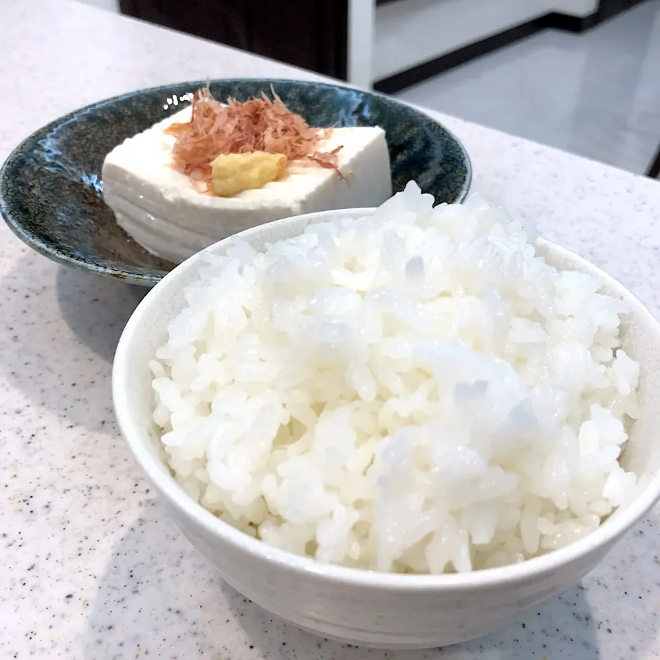 炊きたてご飯と冷奴|ヨッチャンさん