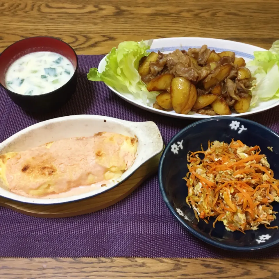 Snapdishの料理写真:きのこと青梗菜のミルクスープ・じゃがいもと豚の甘辛炒め・にんじんしりしり・明太子クリームオムレツ|美也子さん