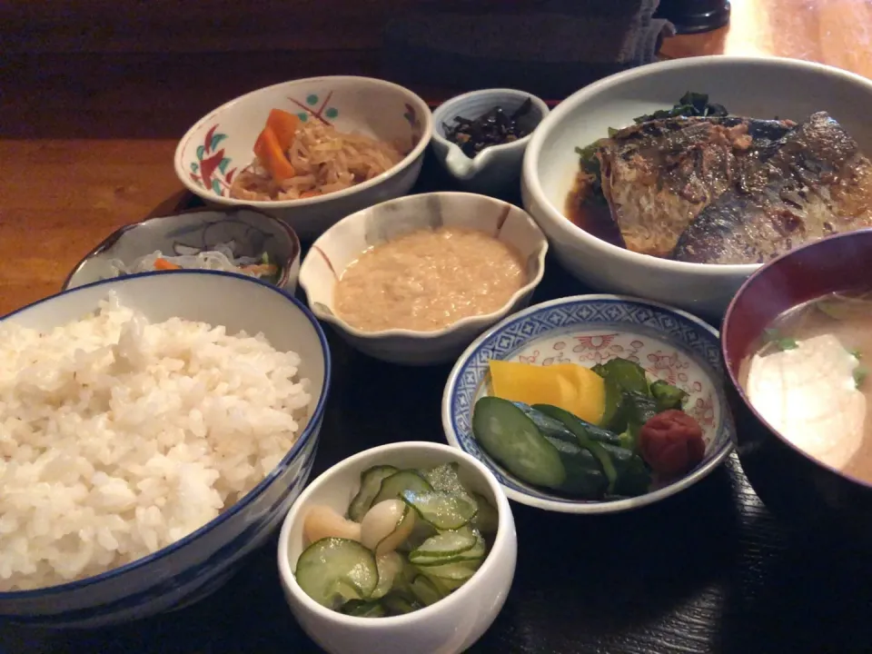 鯖味噌定食、小鉢一個追加|おっちさん