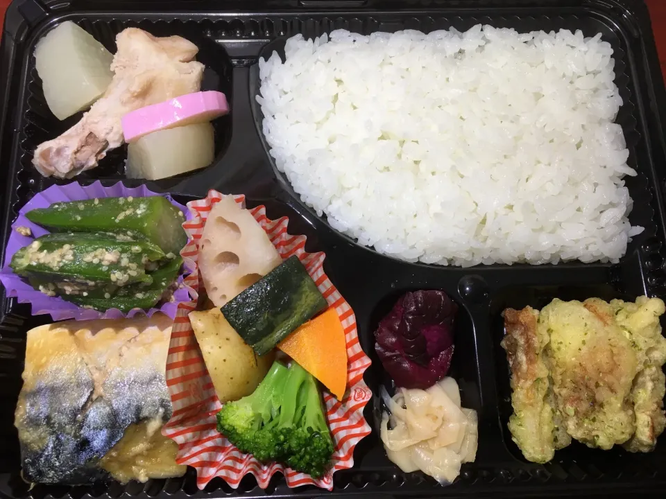 Snapdishの料理写真:大根と手羽元の煮物 日替わり宅配弁当 豊川市豊橋市一部エリア宅配|Naokazu Kuritaさん