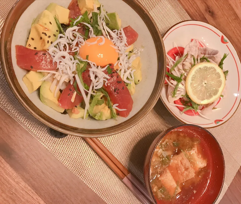 アボカドとマグロのユッケ丼|あいさん