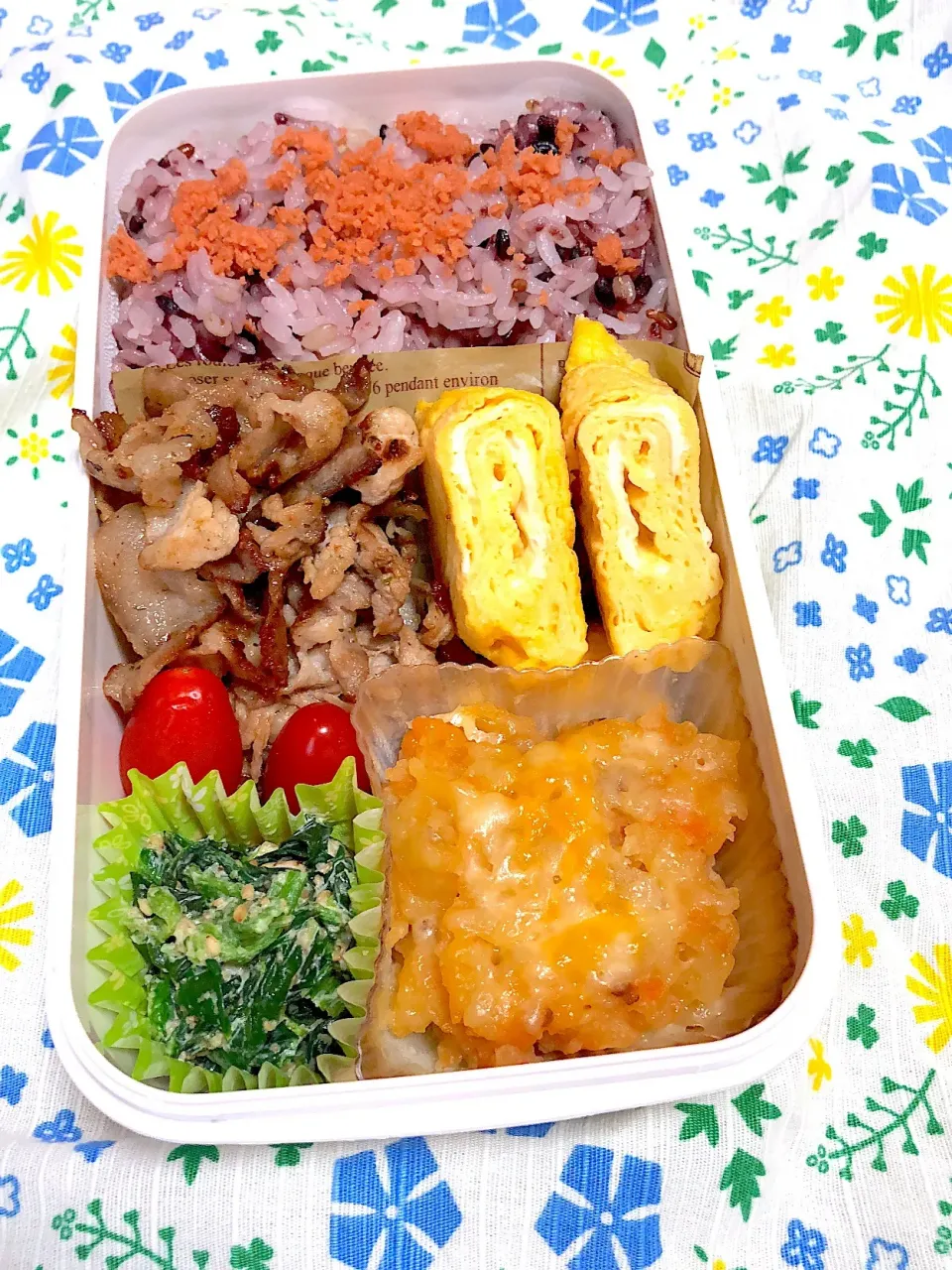 7.10☆旦那弁当
豚肉のハーブ塩焼き
卵焼き
肉じゃがグラタン
ほうれん草の胡麻和え|のん∞さん