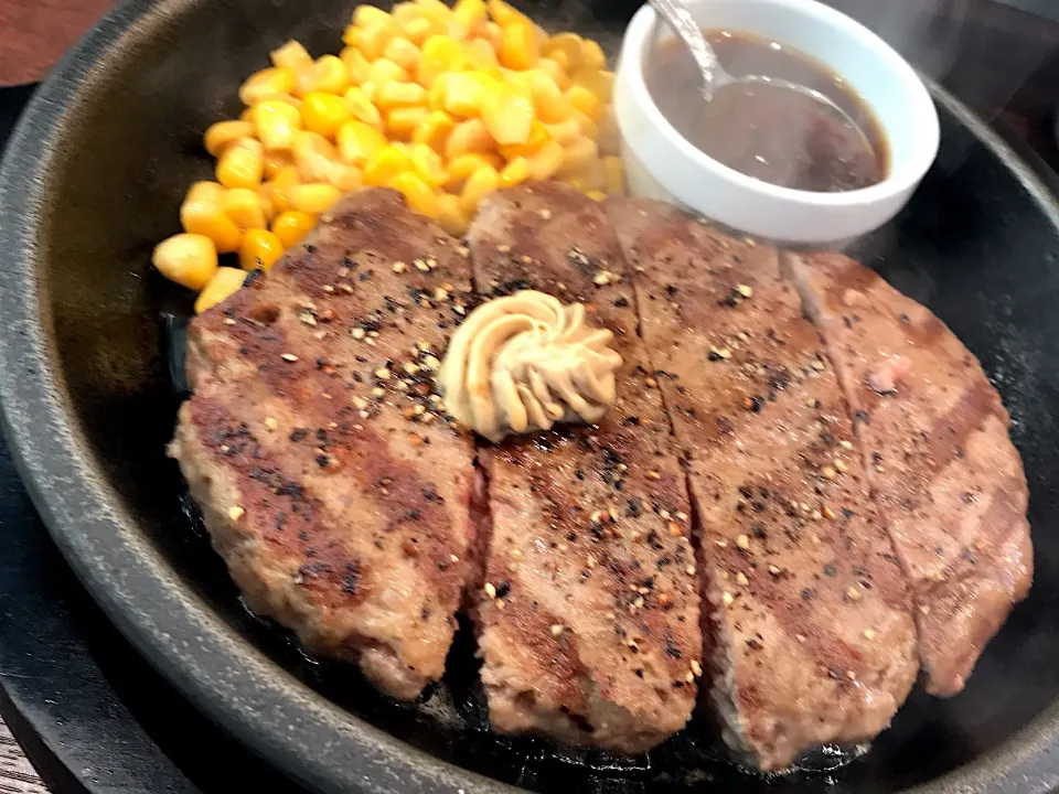 ワイルドハンバーグステーキ（300g）ランチ🐮|まさとさん