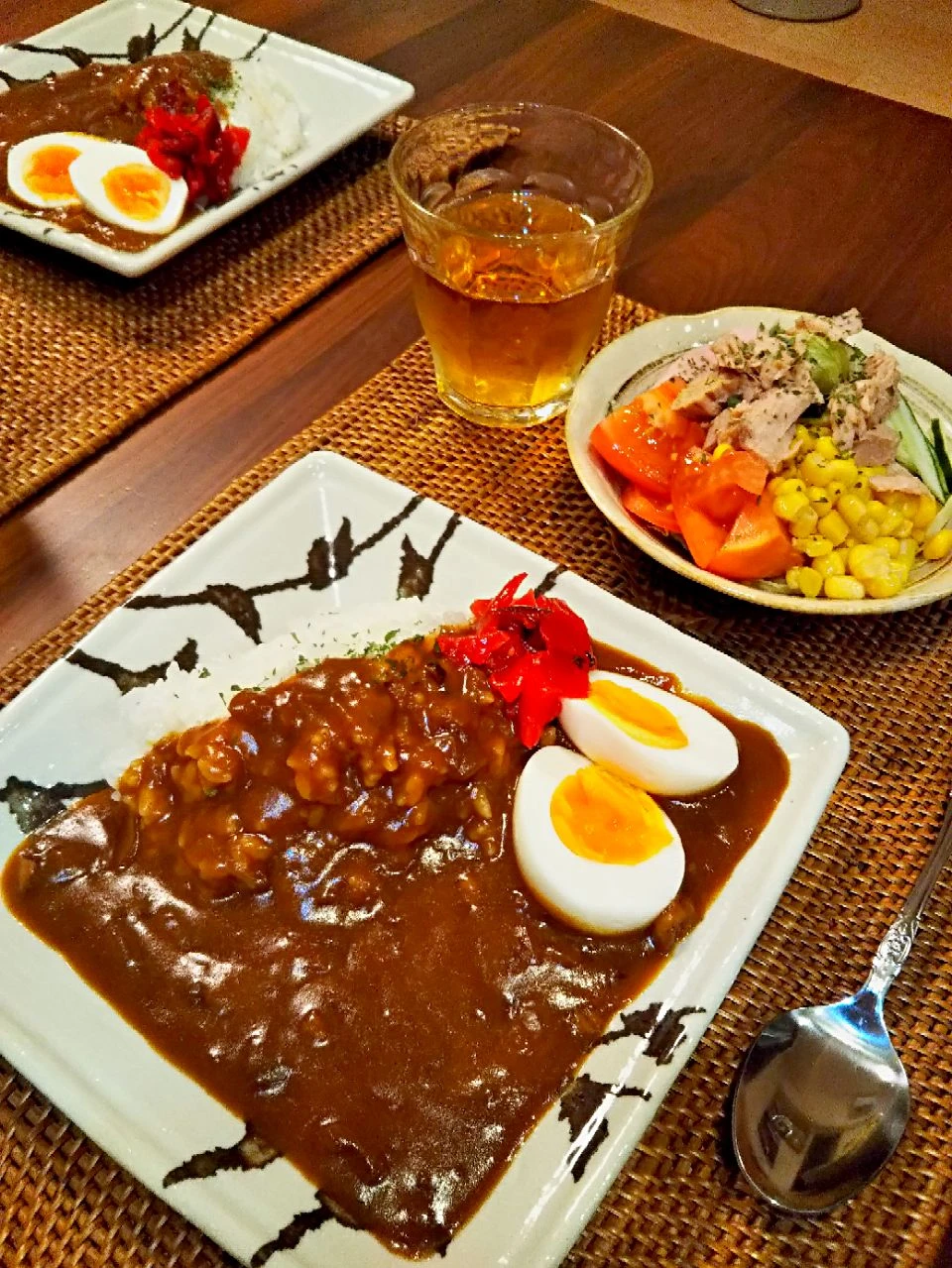 １日動きっぱなしで疲れた～
夕飯作るのしんどい(TT)
救世主S&Bカレーとサラダ|omuさん