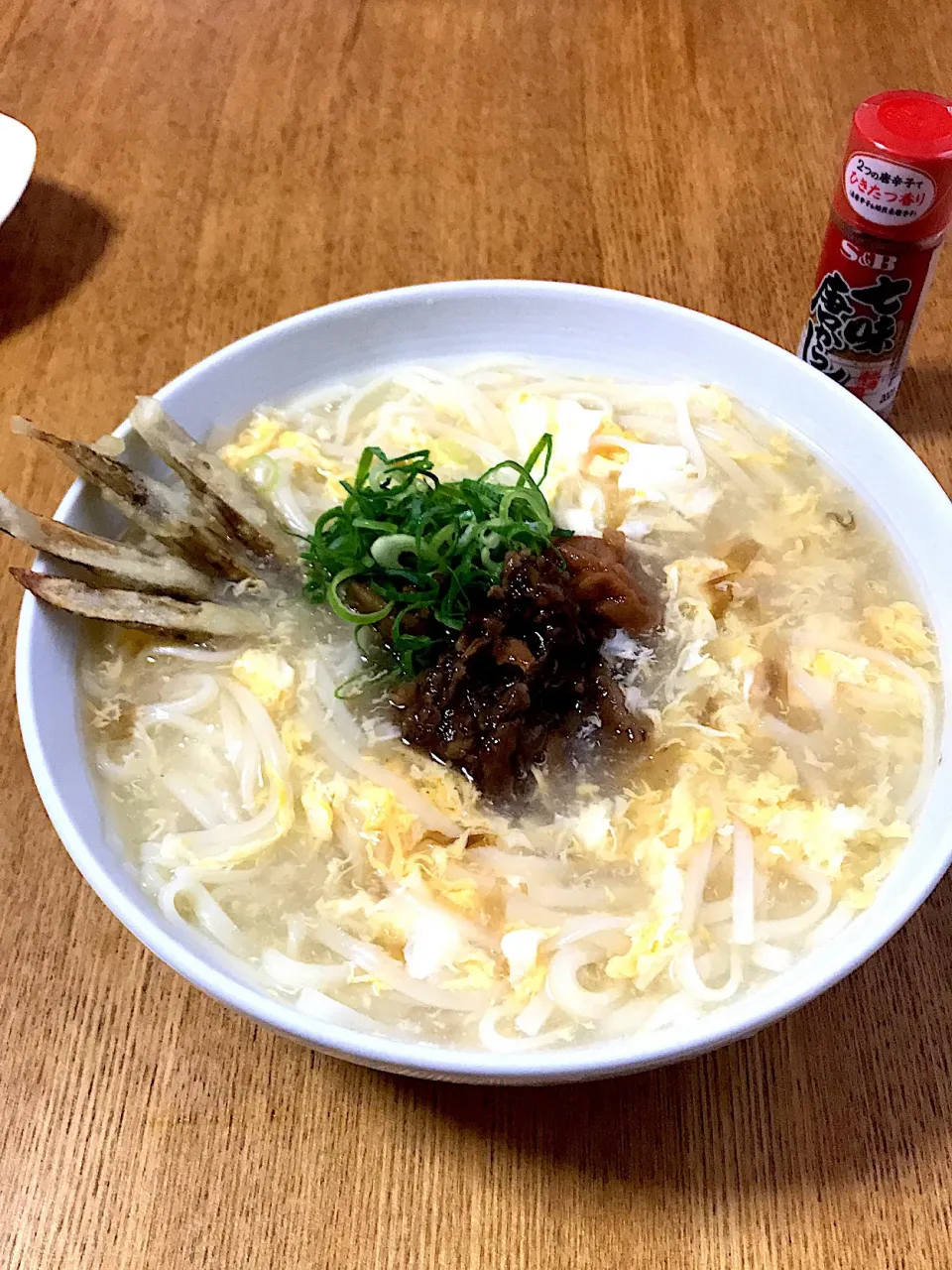 Snapdishの料理写真:昨夜の残り物を乗せたかき玉うどん|のんママさん