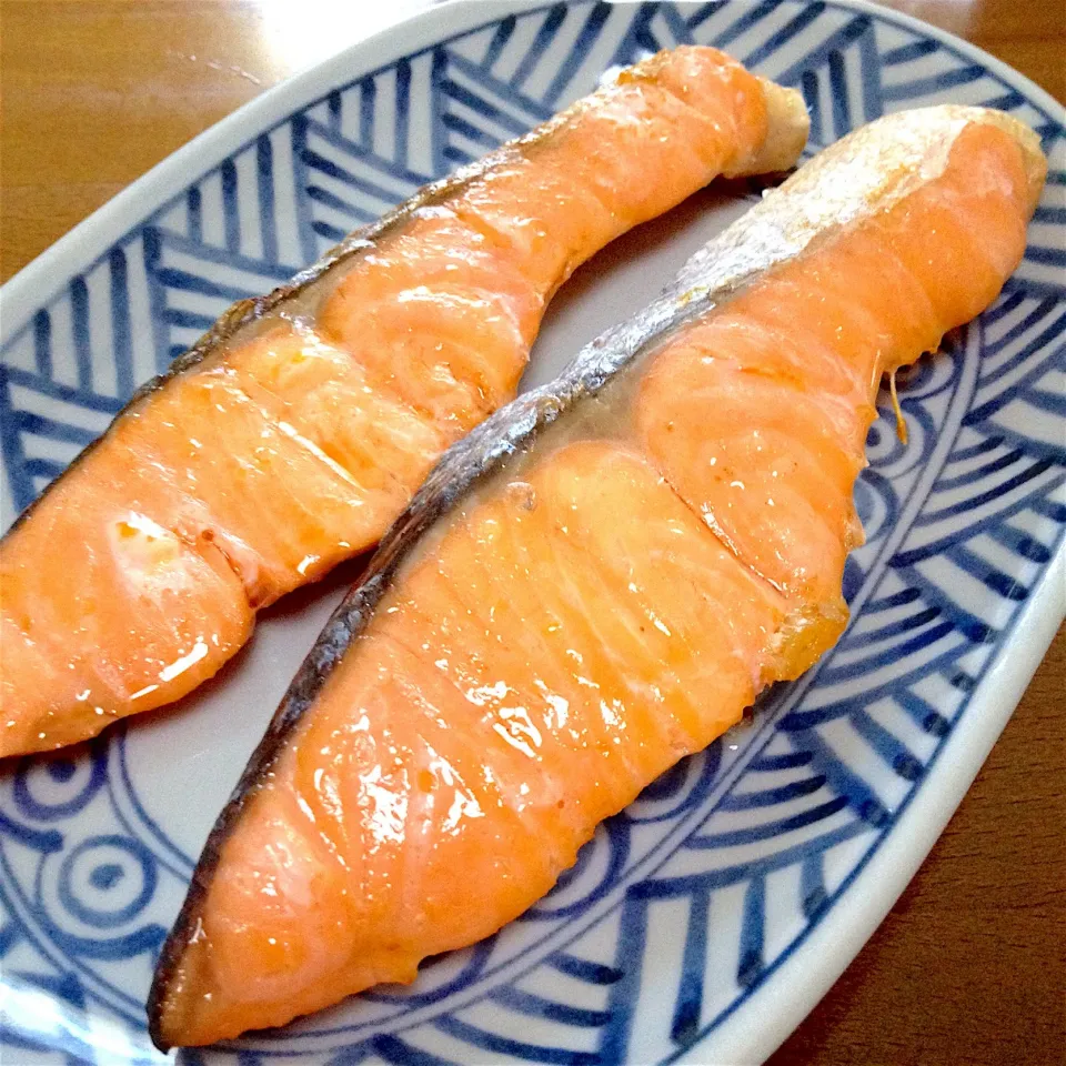 鮭の塩焼き💕甘口が美味しい😊|まいりさん