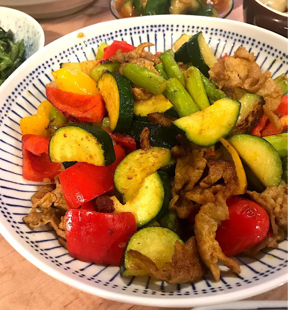 夏野菜と豚肉のカレー炒め|ままぞうさん