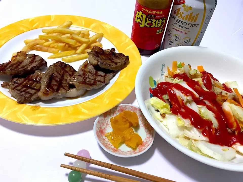 Snapdishの料理写真:今宵は、イチボのカットステーキ🥩
#イチボのカットステーキ
#白菜とキノコのケチャップ炒め|Kojiさん