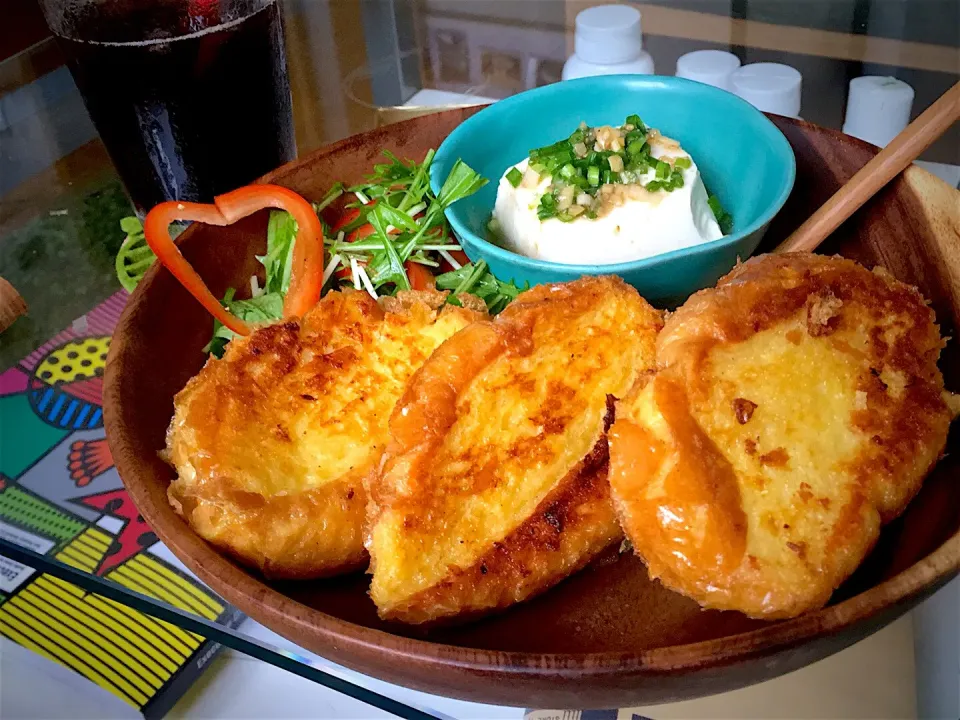 一晩仕込みのフレンチトースト〜水菜のサラダとネギ塩冷奴を添えて〜|AyuChさん