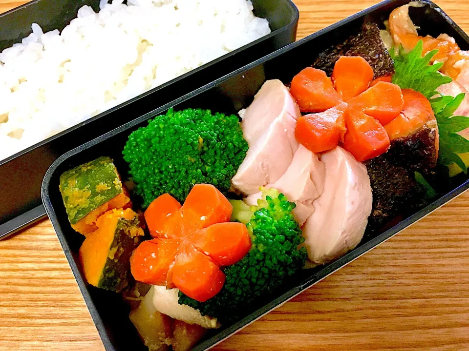 20180711🍱今日の旦那さん弁当🍱
 #昼ごはん  #人参の飾り切り  #旦那さん弁当|akiyo22さん