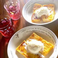 Snapdishの料理写真:French Toast & Strawberry tea|Nanaka Horiiさん