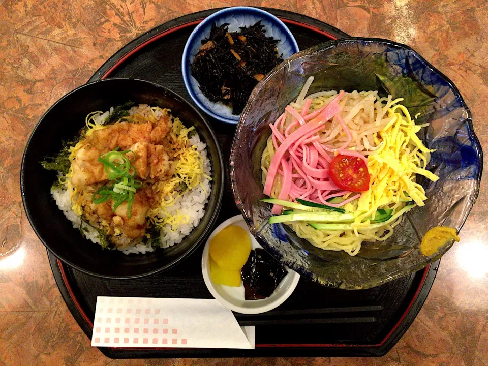 おすすめ定食(とり天丼と冷麺)|ばーさんさん