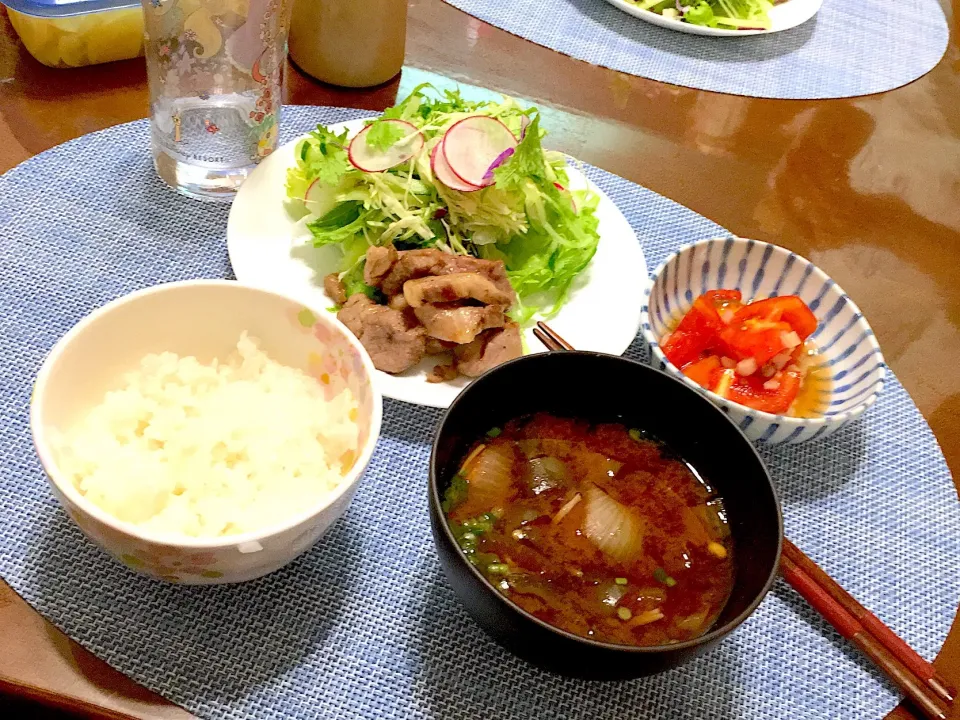 豚肉の塩胡椒焼き、トマト酢漬け、ごはん、味噌汁|kumi♡さん