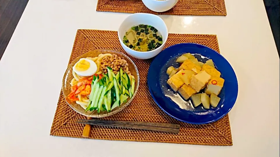 Snapdishの料理写真:今日の夕食 キムチ納豆うどん、大根と厚揚げの煮物、お吸い物|pinknari🐰🌈さん