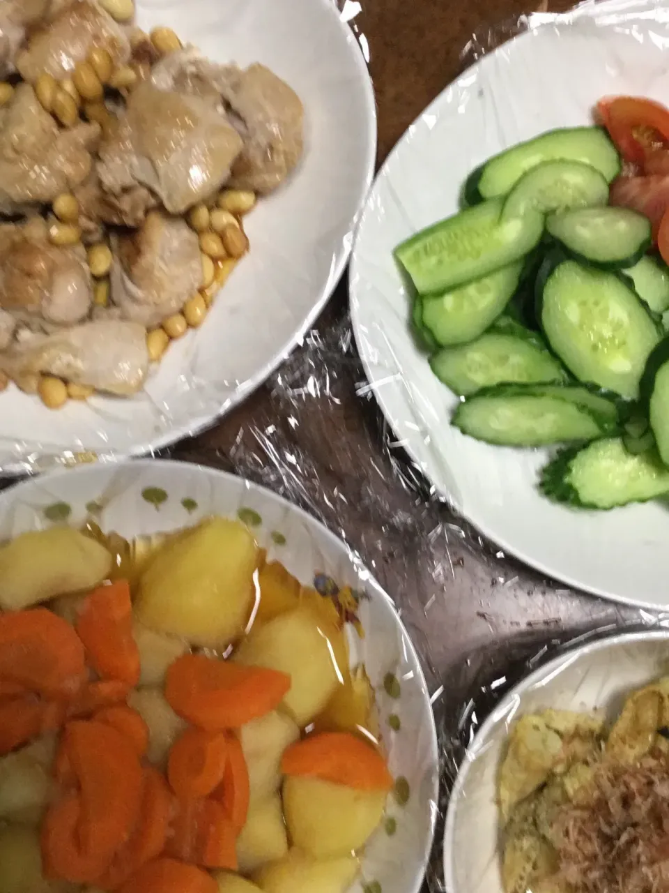 鶏もも肉の炒め煮   芋🥔と人参の煮物   焼き茄子   サラダ|掛谷節子さん