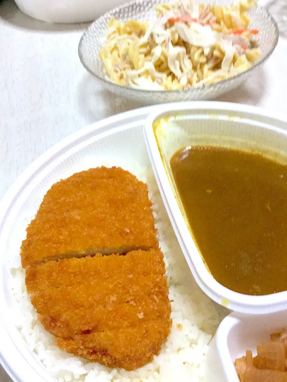 マカロニサラダ、ロースカツカレー|Ayaさん