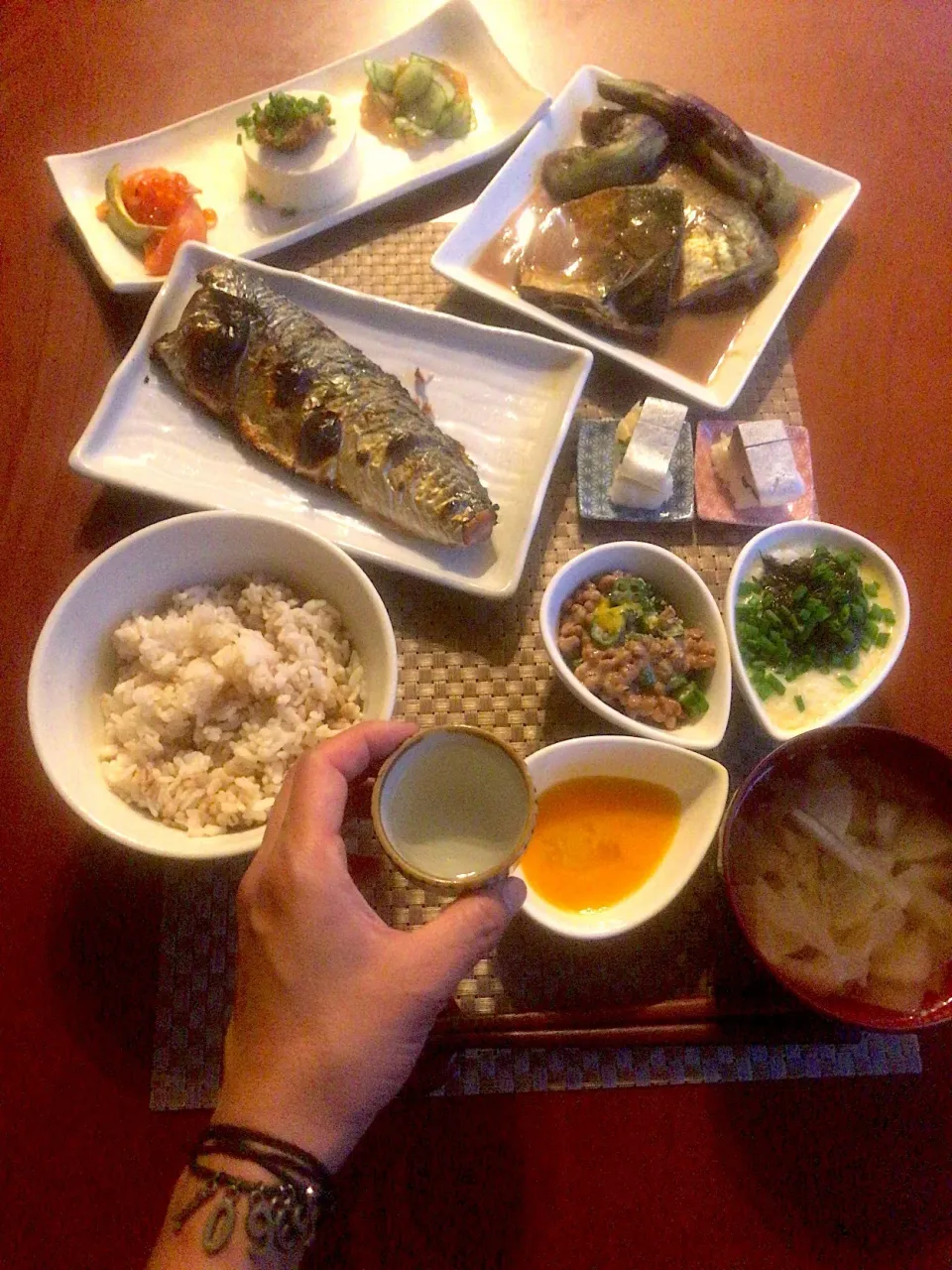 Today's Dinner🍴前菜･鯖の味噌煮&塩焼き･生卵･ｵｸﾗ&納豆･大和芋&ぎばさ･もち麦飯･大根と木耳のお吸い物･鯖寿司(お裾分けでちょうど届いた母娘鯖ｼﾝｸﾛ)|🌈Ami🍻さん