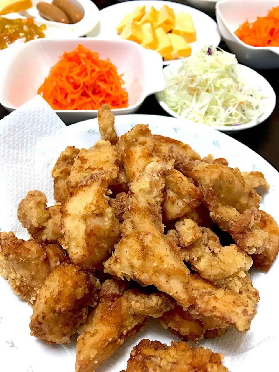 胸肉の唐揚げ♡ 人参ラペ♡ 卵焼き♡ 子供はカレー🍛|yumikoさん