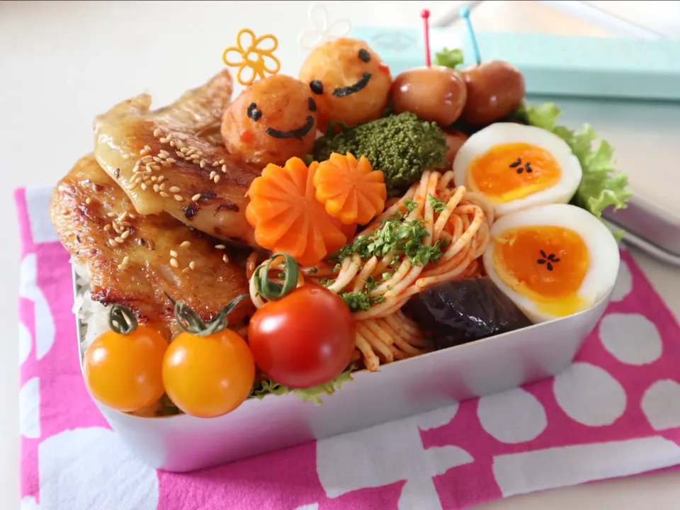 中学生男子弁当🍱
手羽先と茄子とツナのトマトソースパスタ弁当🍝|なかじー。さん