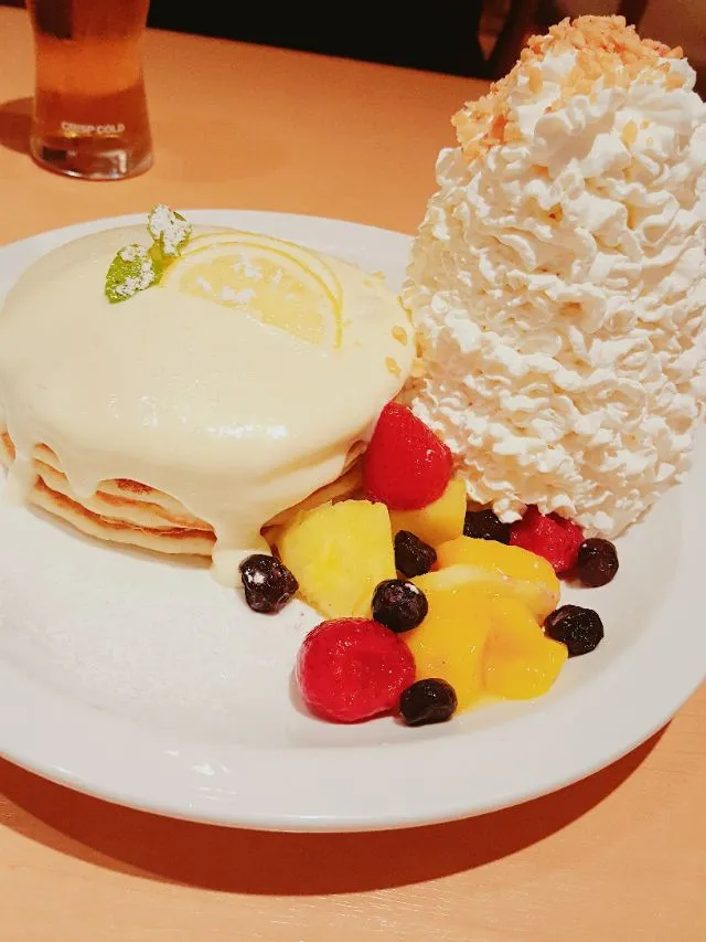 Snapdishの料理写真:Eggs'n Things。期間限定レアチーズパンケーキ🥞|エリカさん