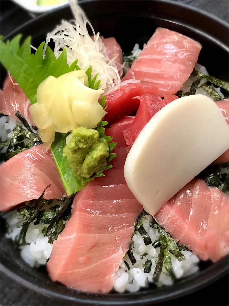 本鮪中トロ丼  1296円|料理長さん