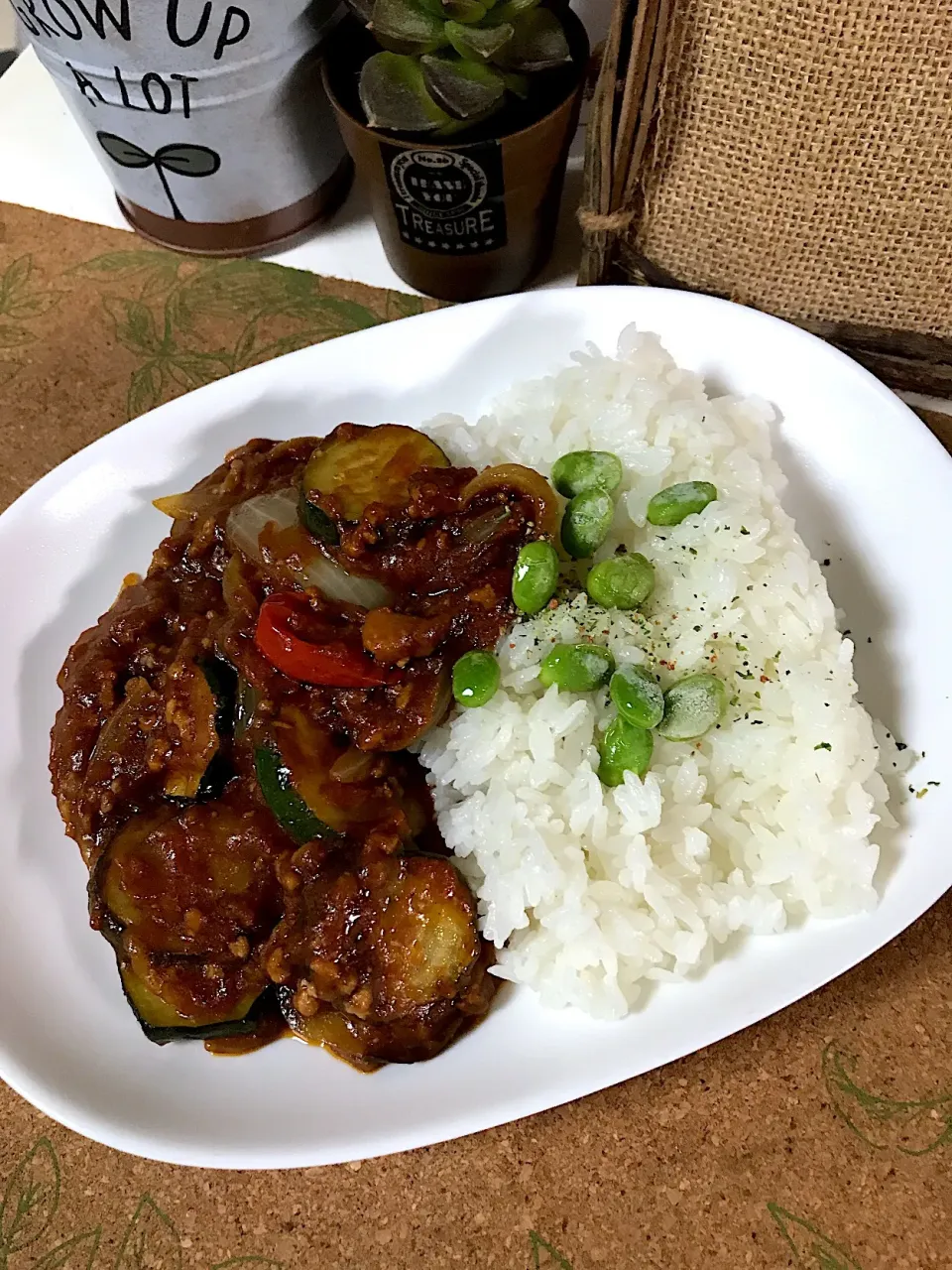 トマトだけで🍅夏野菜ひき肉カレー🍛|loveままさん