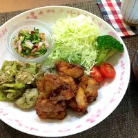 Snapdishの料理写真:鶏肉の塩こうじ唐揚げ・じゃがいもとブロッコリーの茎とツナのジェノベーゼ和え・胡瓜と焼豚の中華和え・なすの味噌汁|ごまたまごさん