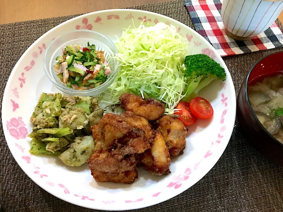 鶏肉の塩こうじ唐揚げ・じゃがいもとブロッコリーの茎とツナのジェノベーゼ和え・胡瓜と焼豚の中華和え・なすの味噌汁|ごまたまごさん