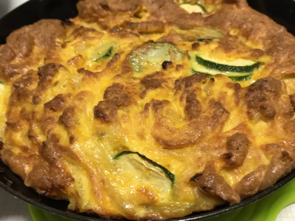 ズッキーニのスパニッシュオムレツ!わざと焦がしてバリッと、中しっとり
Omelette spagnola di zucchine.|お家でbar!さん