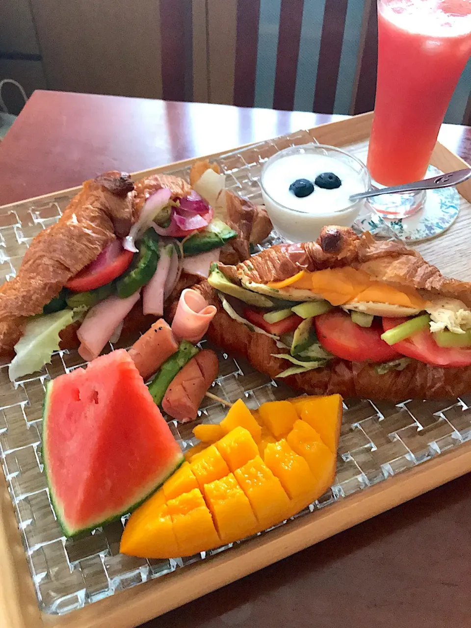 お弁当ついでに
クロワッサンモーニング🥐
スイカのジュース🍉|mokoさん