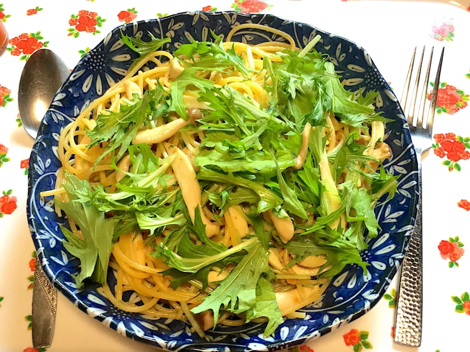 キノコと水菜いっぱいゴマ醤油ガーリックパスタ🍝|yumyum😋さん