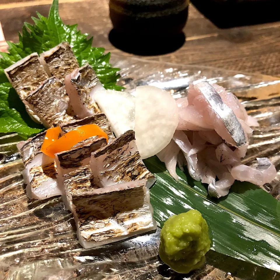 Snapdishの料理写真:釣り太刀魚の炙り刺身|Masakoさん