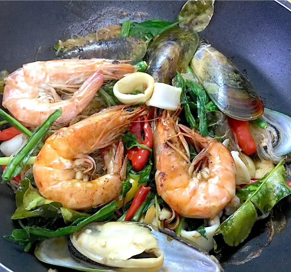 Baked Seafood with glass noodle and thai herbs|Madam Chuoさん