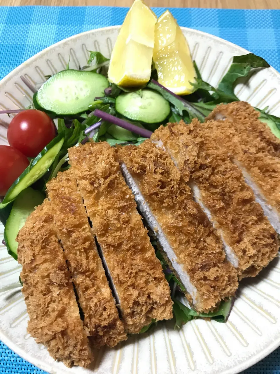 とんかつ？orサラダ⁈とにかく今日の晩御飯😋|kaokaoさん